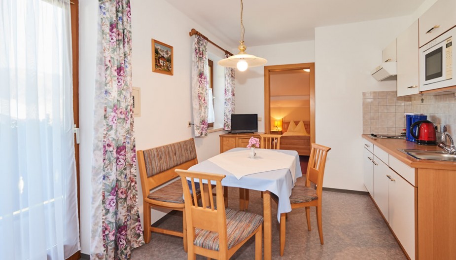 Große-Helle Küche mit guter Ausstattung im Appartement Haus Thurner Typ A