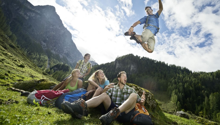 Wanderpause mit Freunden © Flachau Tourismus