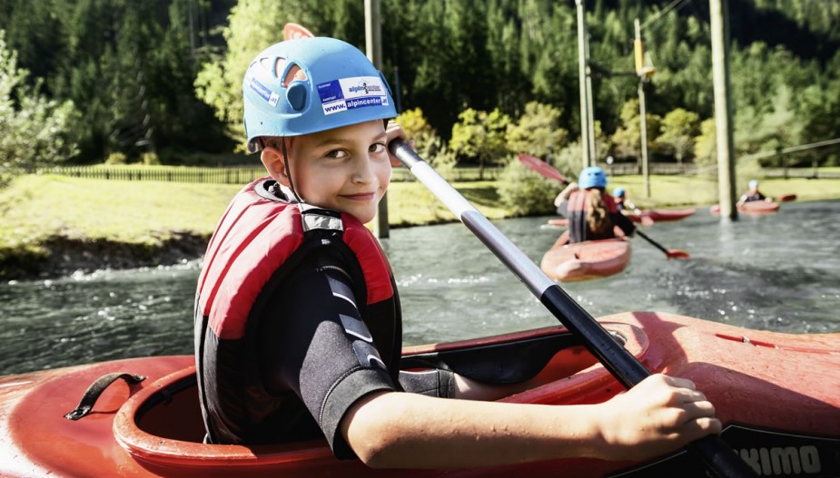 Kajak fahren mit der ganzen Familie © Flachau Tourismus